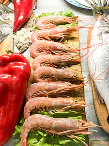 鱼市场销售的淡水鱼类和海产食品博览会红色美食食物钓鱼店铺团体营养动物饮食海鲜图片