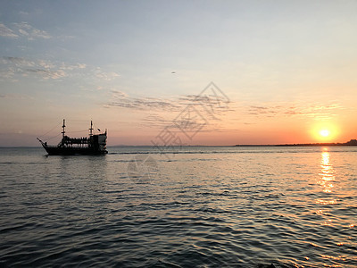 保加利亚Pomorie附近美丽的日落阳光海洋海景海岸线晴天橙子反射天空海岸海浪图片