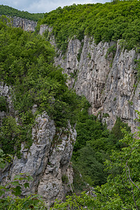 圣阿尔修道院附近Daldanovano河峡谷的全景图片