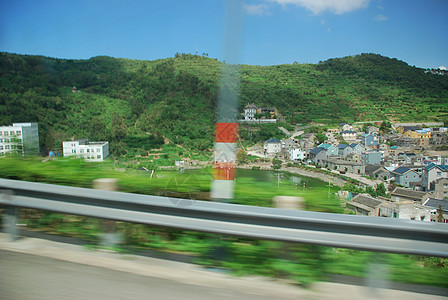 中国村车行驶车辆的风景图蓝色房子村庄房屋全景城市天空建筑绿色旅行图片