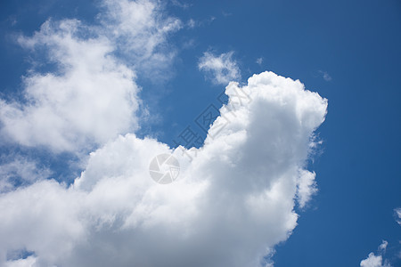 蓝色天空背景 云雾微小晴天沉淀阴霾阳光气候天堂墙纸生长积雨环境图片