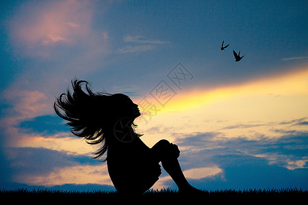 日落时 小女孩头发在风中图片