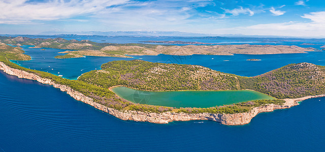 特拉斯西卡自然公园和杜吉奥托克岛绿色Mir湖海岸港口旅行海湾群岛游艇蓝色帆船海洋航行图片