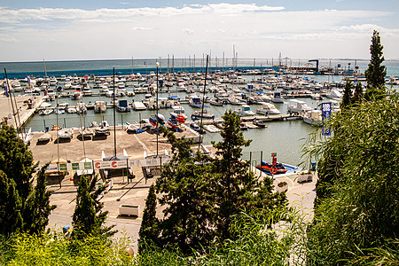 Pilar 码头视图海洋游艇旗帜柱子港口海防海景起重机图片