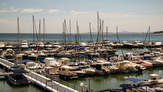 Pilar 码头视图柱子游艇海防港口起重机旗帜海景海洋图片