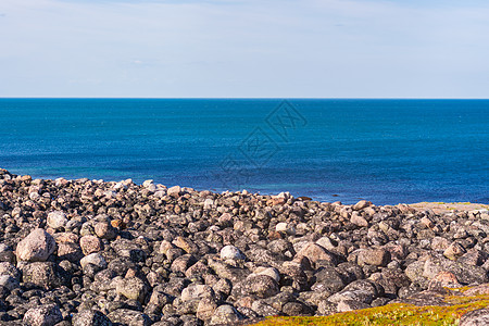 大圆形结石 海景对角图片