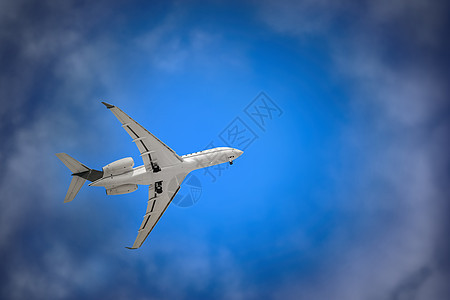 天空中的白色飞机速度力学载体翼飞机空气底架运输起落架航空公司喷射图片