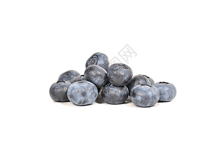 蓝莓堆放在白色 蓝色和有复制空间的蓝莓夹层上食物紫色水果覆盆子团体叶子食品浆果图片
