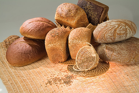 仍然有面包的生活市场早餐纤维面粉脆皮木板静物维生素谷物粮食图片