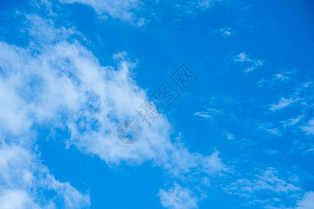 蓝色的天空有云 美丽的自然天空抽象或背景天气戏剧性空气气氛天堂阳光编队蓝天全景环境图片
