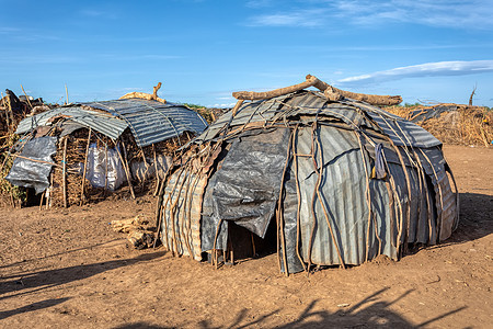 埃塞俄比亚奥莫河Dasssanech村文化部落国家土著大面房子小屋天空农村传统图片