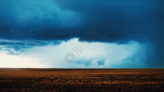 大风暴 照明天空背景云景黑色危险罢工雷雨闪电活力螺栓日落蓝色图片