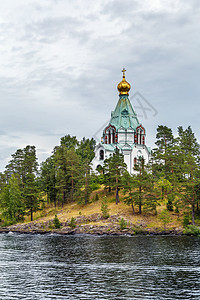 俄罗斯瓦拉安圣尼古拉斯教堂金子文化旅游宗教教会建筑森林天空圆顶旅行图片