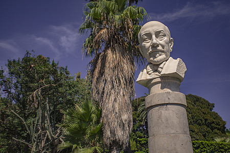 巴勒莫公园有雕像图片