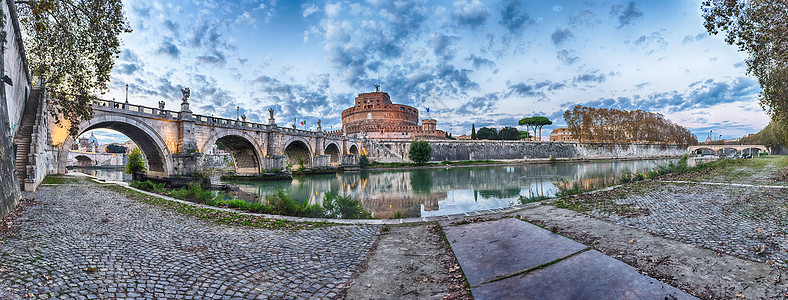 罗马圣安赫洛堡垒和桥的全景图片