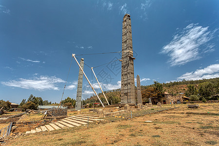 埃塞俄比亚阿克苏姆市古代方尖碑柱子古董蓝色旅行石头遗产艺术历史性纪念碑纪念馆图片