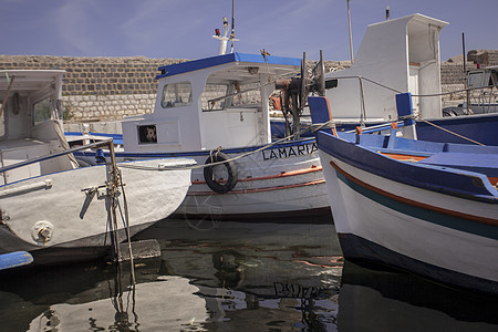高压渔船海岸线旅行港口海洋蓝色码头天空旅游游艇支撑图片