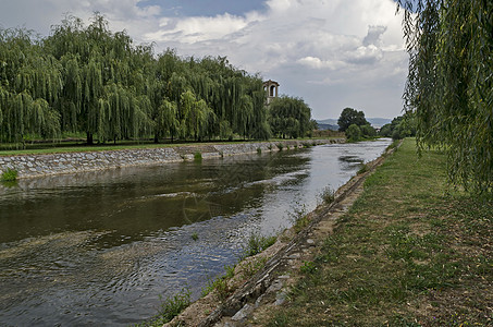 Bregalnica河谷的夏季风景 在Maleshevo和Osogovo山之间的Delchevo镇中放轻松 树木横行旅行海岸石头图片