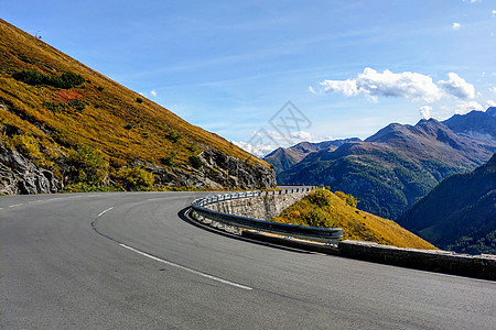 美丽的高山山脉 奥地利 新鲜干净的空气 自然背景 山顶终年积雪 选择性的焦点 山景公路图片