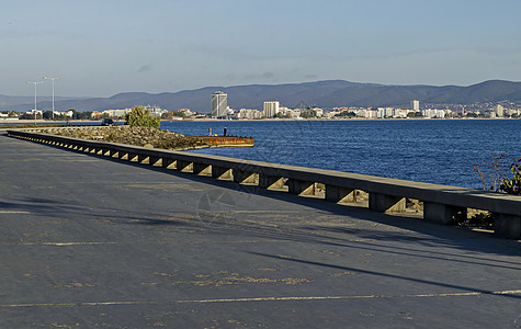 黑海海岸度假村的海景 靠近内塞巴尔镇 阳光海滩 圣弗拉斯 埃伦尼特和巴尔干山日出海滩蓝色天空海岸城市晴天爬坡建筑支撑图片