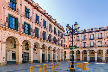 广场 西班牙韦斯卡正方形地标历史性旅行建筑石头蓝色景观城市粉色图片