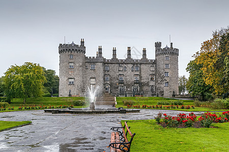 爱尔兰基尔肯尼城堡石头建筑建筑学堡垒天空公园花园旅游喷泉吸引力图片