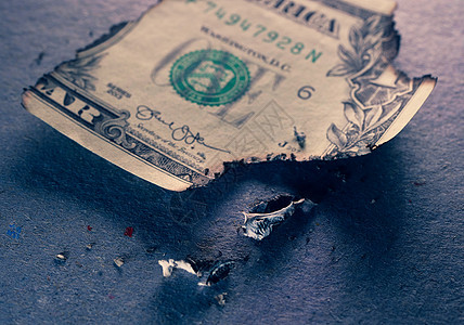 燃烧美元特写价格金融账单储蓄危险债务危机灾难货币风险图片