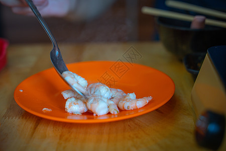 红板石块上的虾 全生鲜未煮熟的虾饮食美食食物餐厅厨房动物海鲜宏观营养市场图片