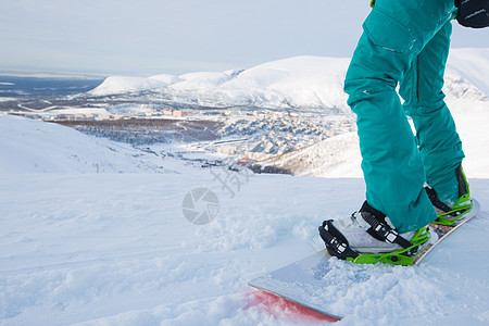 俄罗斯基洛夫斯克的滑雪运动员运动童话滑雪板女性蓝色胜地活动假期旅行女士图片