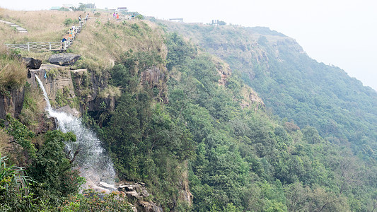 Wah Kaba 瀑布 Cherrapunji 印度梅加拉亚邦 2019 年 5 月Wakaba 是一个层叠的瀑布 从陡峭的岩壁图片