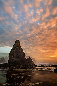 北加州海滩的多彩日落旅行海岸线天气冲浪海岸泡沫气候岩石支撑海景图片