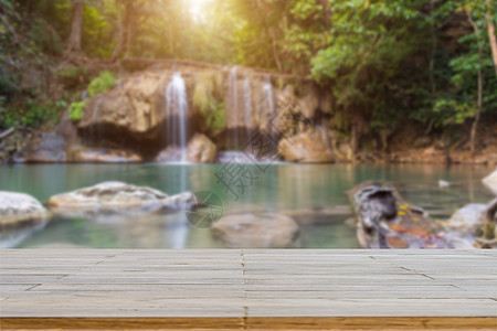 森林木板和布蓝瀑布背景瀑布石头池塘荒野环境天堂国家运动植物旅行图片