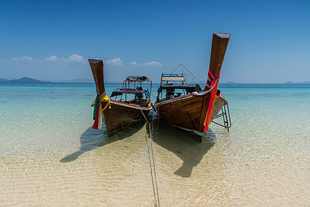 泰国在海滨的长尾船观光支撑热带游客风景海洋天空海浪晴天海景图片