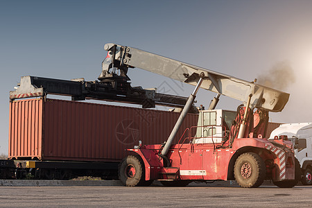 叉车装卸集装箱箱卡车海关重量经济贸易商业码头加载交换贮存图片
