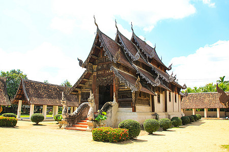 泰国清迈的Intharawat寺或艺术宝塔佛塔宗教建筑学旅行文化历史地标佛教徒图片