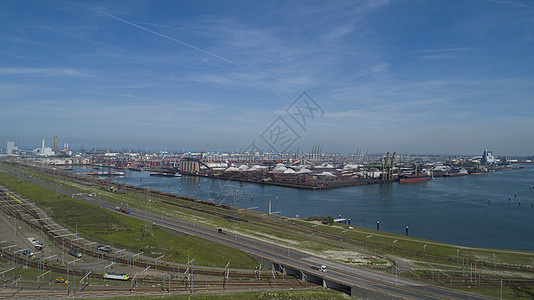 荷兰鹿特丹港的工业区 Por后勤船厂货运商品贸易货物大部分起重机世界物流图片