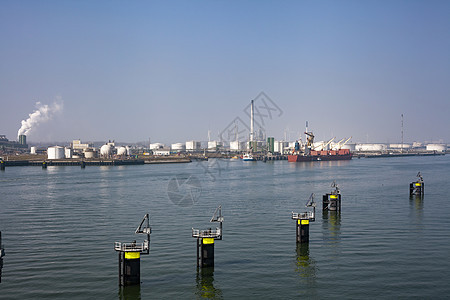 Berth  靠近海岸的地方 用于停泊船舶或船只后勤船运血管货运容器化仓库技术载体码头船厂图片