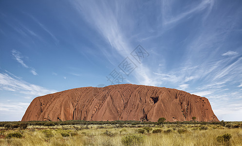 Uluru 是位于Uluru-Kata的一个大型沙石岩层图片