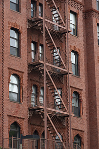 消防逃生梯楼梯 下城巷后小巷的建筑住房窗户情况金属梯子城市脚步房子安全公寓图片