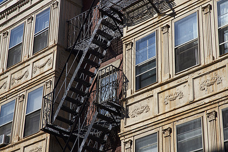 消防逃生梯楼梯 下城巷后小巷的建筑出口梯子住房房子情况公寓城市窗户安全金属图片