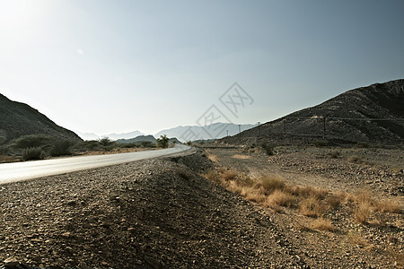 通往阿曼Hajar山Jebel Shams的公路图片