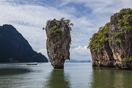 Phang Nga湾的詹姆斯公债岛 上面有峡谷天空和清空瓦特图片