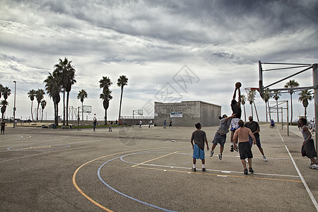 在圣莫妮卡西部洛杉矶县 参加体育赛事的人图片