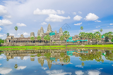 反射柬埔寨吴哥渡寺庙建筑群的云天棕榈纪念碑目的地高棉历史性遗产宝塔建设高棉语雕像图片
