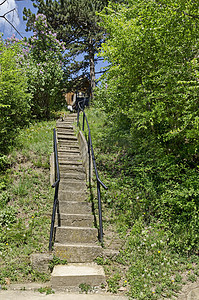 温泉森林的Pancharevo村 Lozen山 Wooden被楼梯击中图片