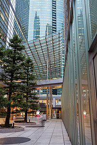 现代建筑 东京用钢铁和玻璃制成的摩天大楼图片
