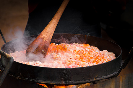 阿根廷通食式典型的犁盘食物 用于种植耕作香料磁盘营养牛肉厨房烹饪文化粉末土地图片