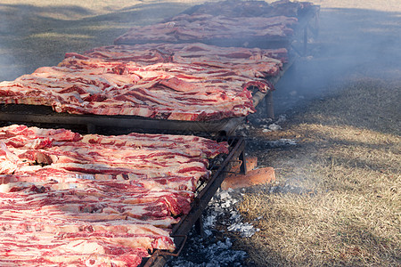 阿根廷农村在烧烤炉上烤的传统肉类 鸡尾酒美食牛扒烹饪文化烧烤国家烘烤炙烤餐厅猪肉图片