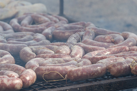 阿根廷农村在烧烤炉上烤的传统肉类 鸡尾酒餐厅文化美食奶牛国家烘烤牛扒猪肉烧烤炙烤图片