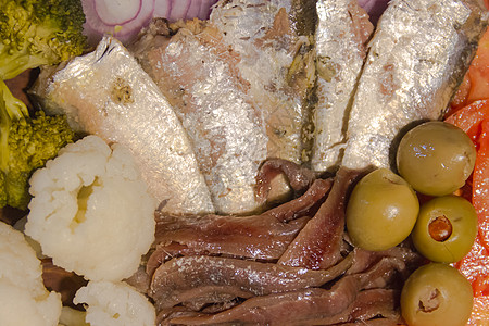 虾仁西兰花鱼和蔬菜咸菜食物盘子洋葱盐渍团体美食小吃白色盐水背景